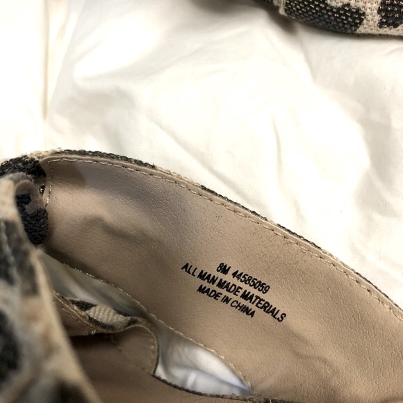 Comfort established in1946 women’s animal print heels in size 8M - Picture 6 of 7